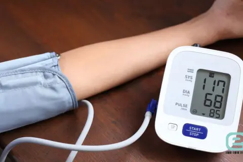 Pomiar ciśnienia krwi: 117/68 mmHg. Ciśnienie rozkurczowe 68 mmHg jest w normie. Tętno 85 uderzeń/min.