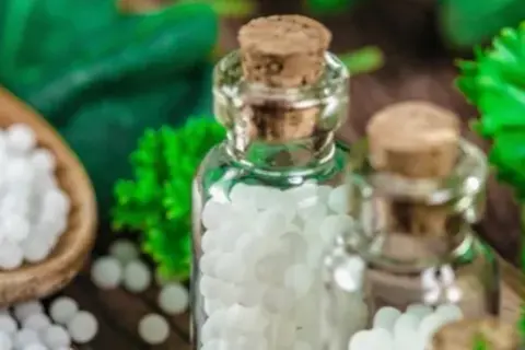 Jakie leki homeopatyczne na zatoki mogą przynieść ulgę w bólu?