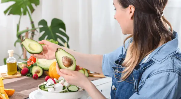 Jakie suplementy przy diecie ketogenicznej pomogą uniknąć niedoborów?
