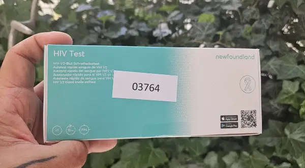 Pudełko testu na HIV, który pomaga w wykrywaniu aids. Wynik w 15 minut.