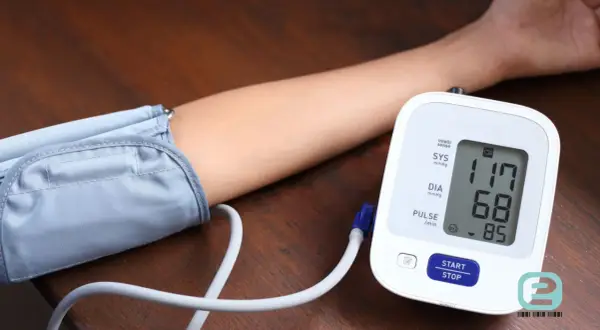 Pomiar ciśnienia krwi: 117/68 mmHg. Ciśnienie rozkurczowe 68 mmHg jest w normie. Tętno 85 uderzeń/min.
