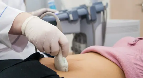 Jakie leki na torbiel jajnika? Skuteczne metody leczenia i porady