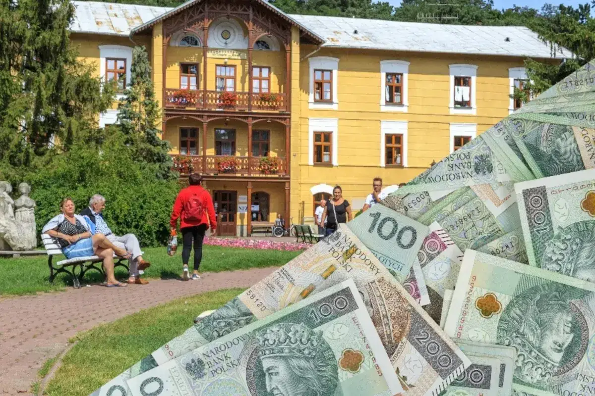 Nowe zasady wyjazdu do sanatorium na NFZ. Złotówki w tle żółtego budynku sanatoryjnego, gdzie odpoczywają kuracjusze.