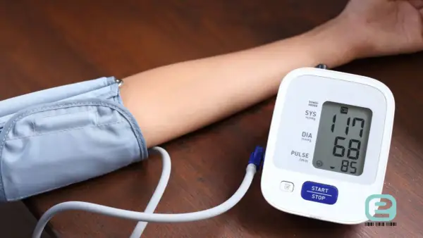 Pomiar ciśnienia krwi: 117/68 mmHg. Ciśnienie rozkurczowe 68 mmHg jest w normie. Tętno 85 uderzeń/min.